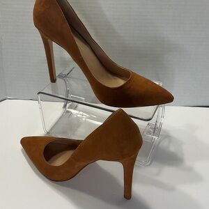 Chic Tan Suede Heels